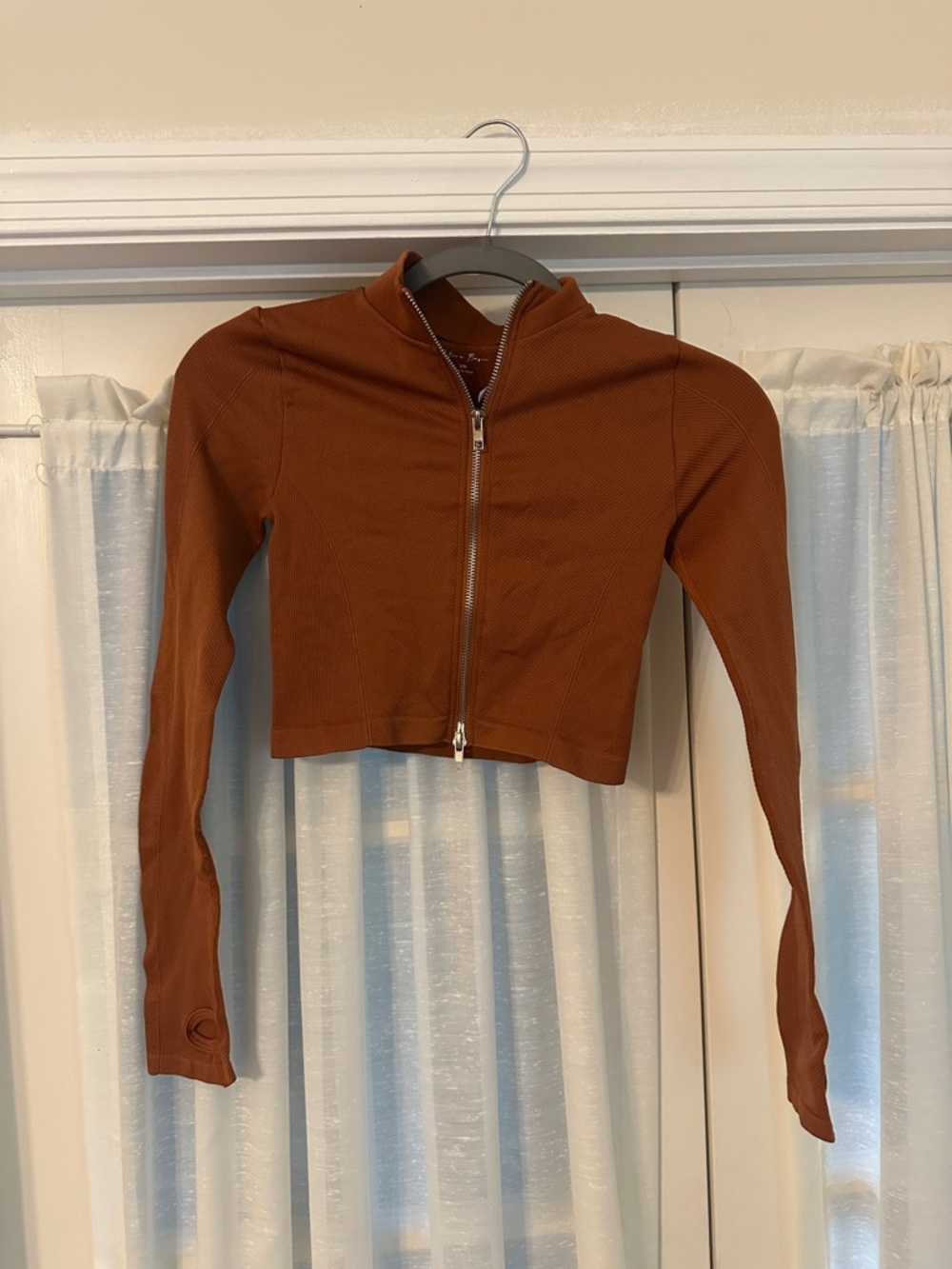 Active Basic Cropped Zip-Front Top in Rust